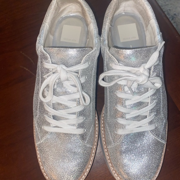 Dolce Vita Women's Toyah Sneaker - Picture 3 of 4